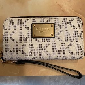 Michael Kors Wristlet